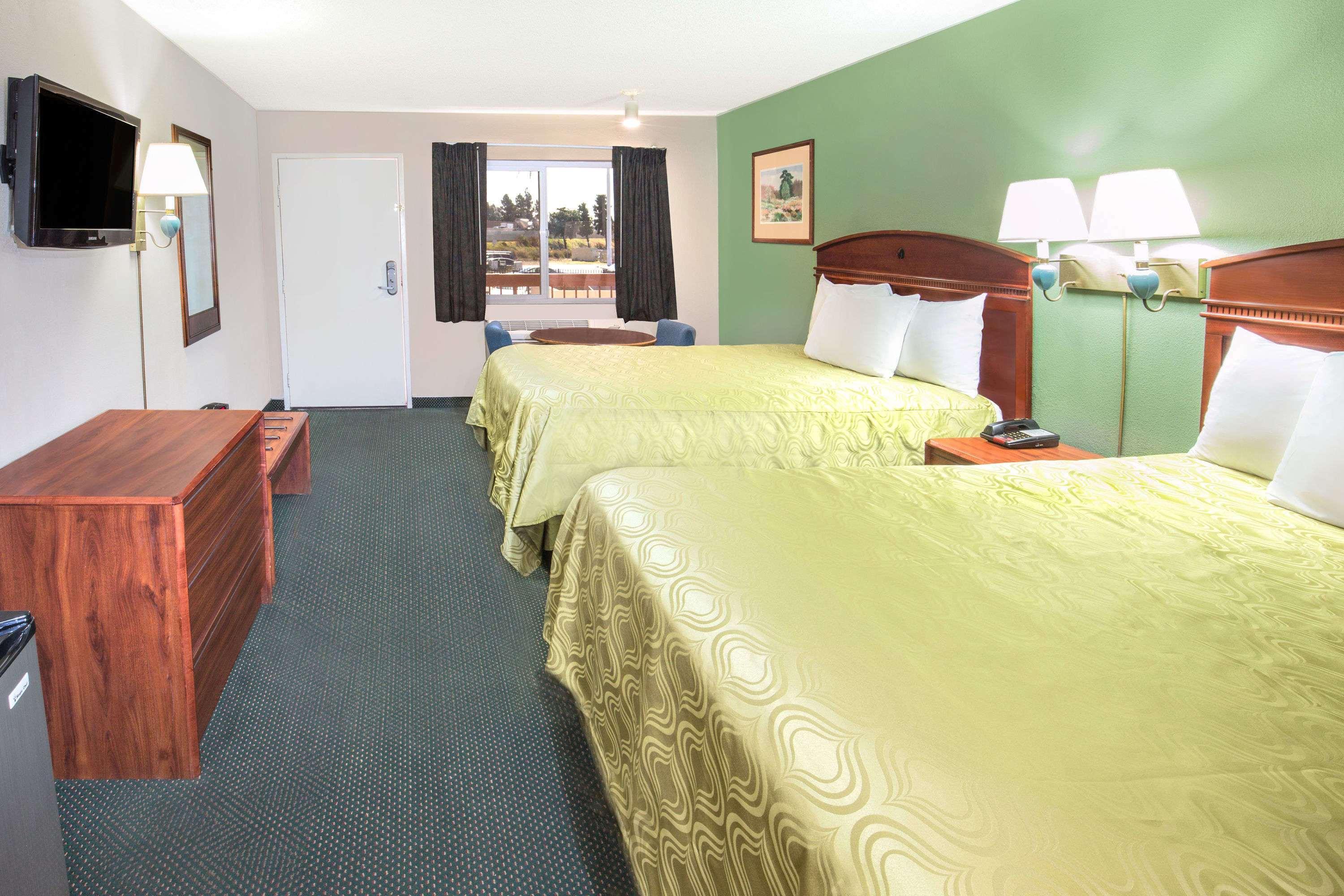 Days Inn By Wyndham Ontario Airport Exterior foto