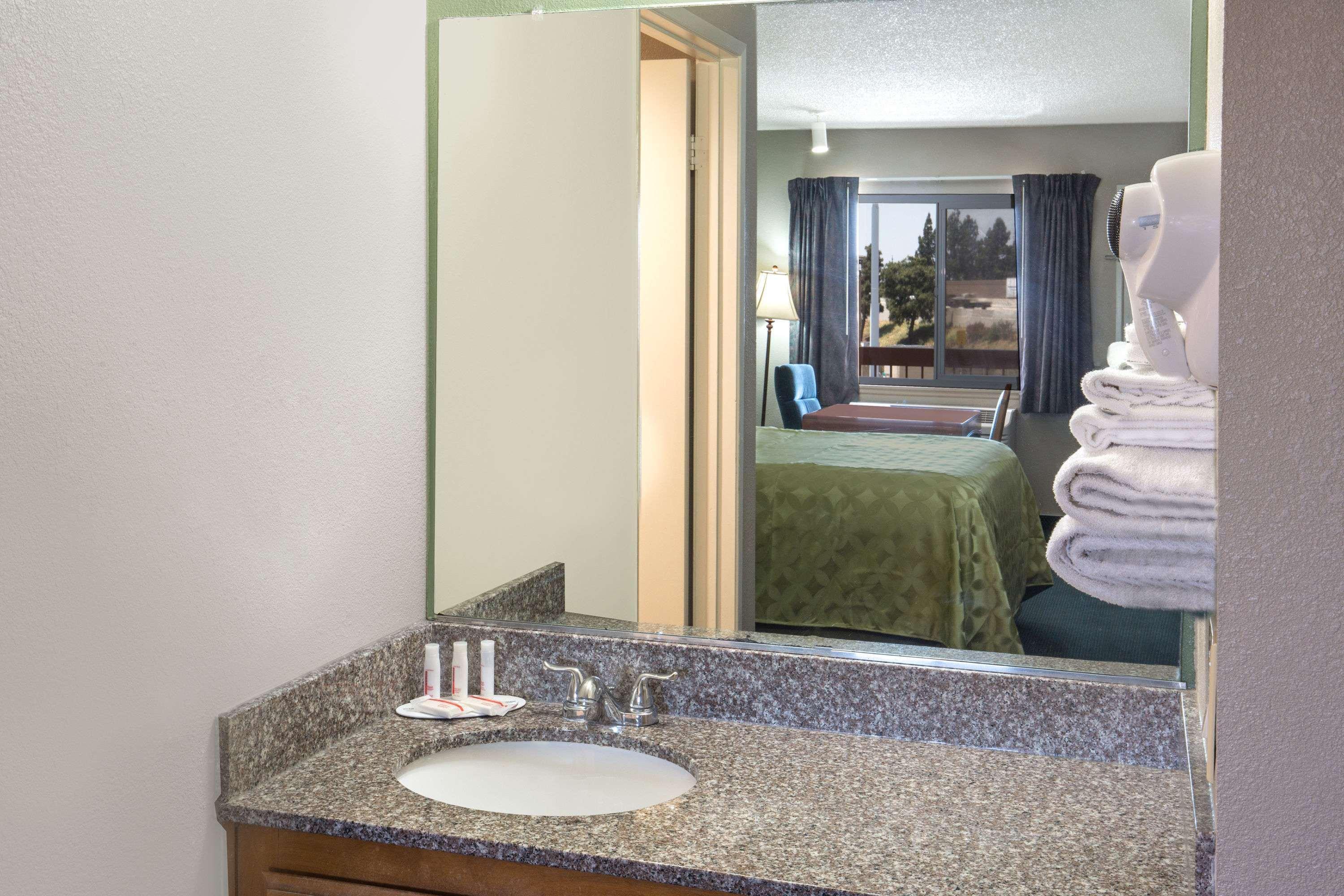 Days Inn By Wyndham Ontario Airport Exterior foto