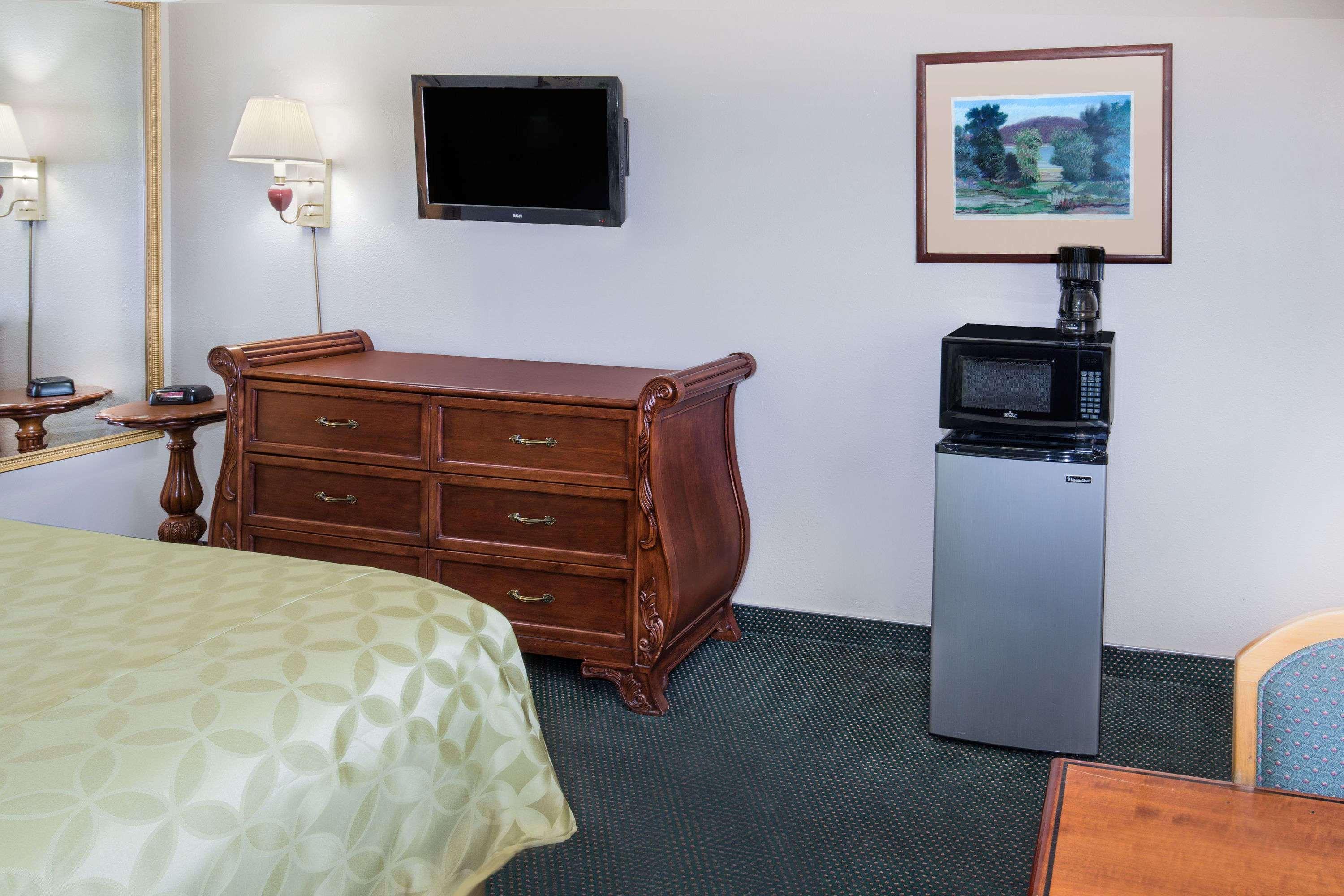 Days Inn By Wyndham Ontario Airport Exterior foto