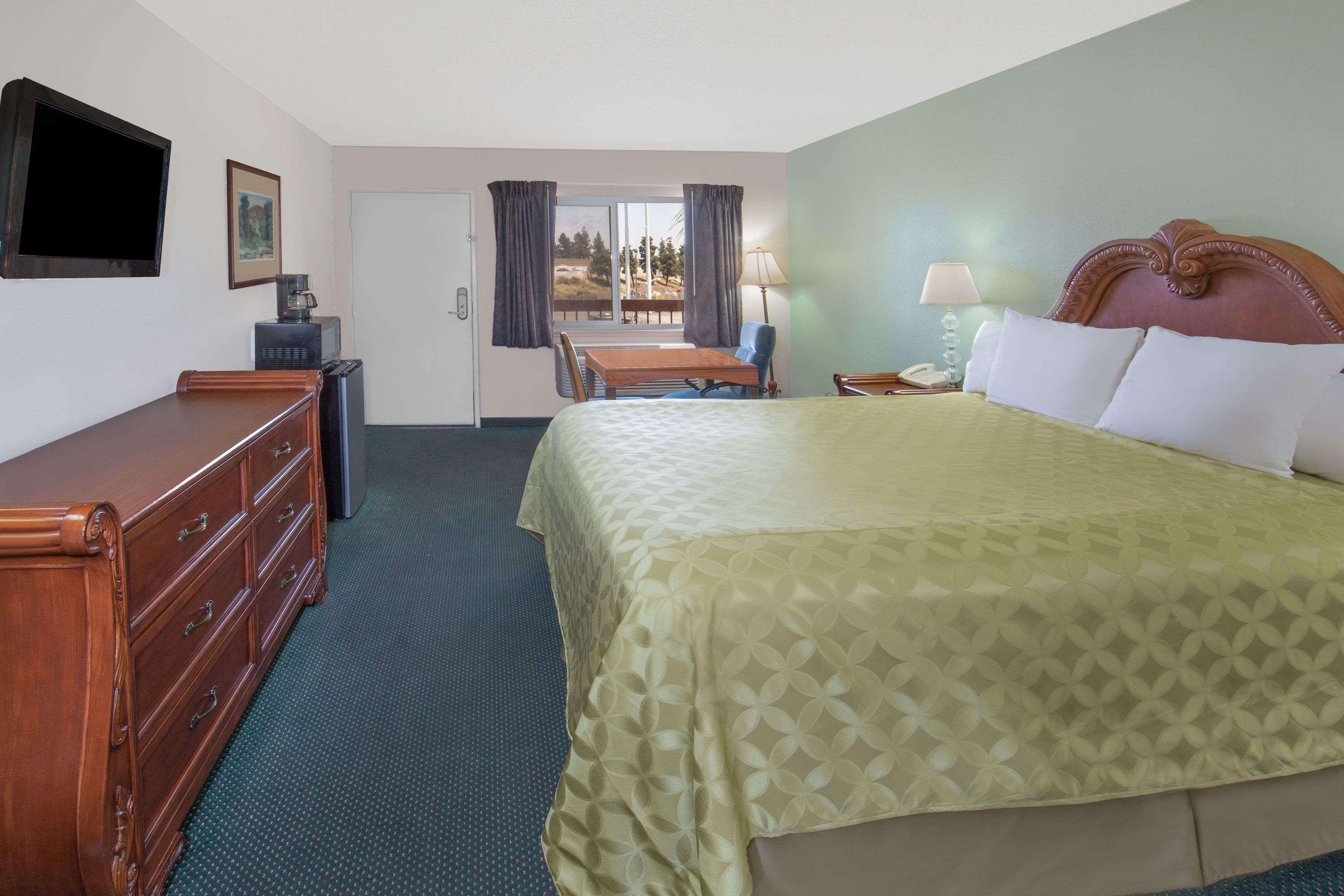 Days Inn By Wyndham Ontario Airport Exterior foto
