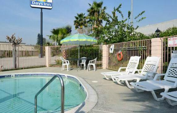 Days Inn By Wyndham Ontario Airport Exterior foto