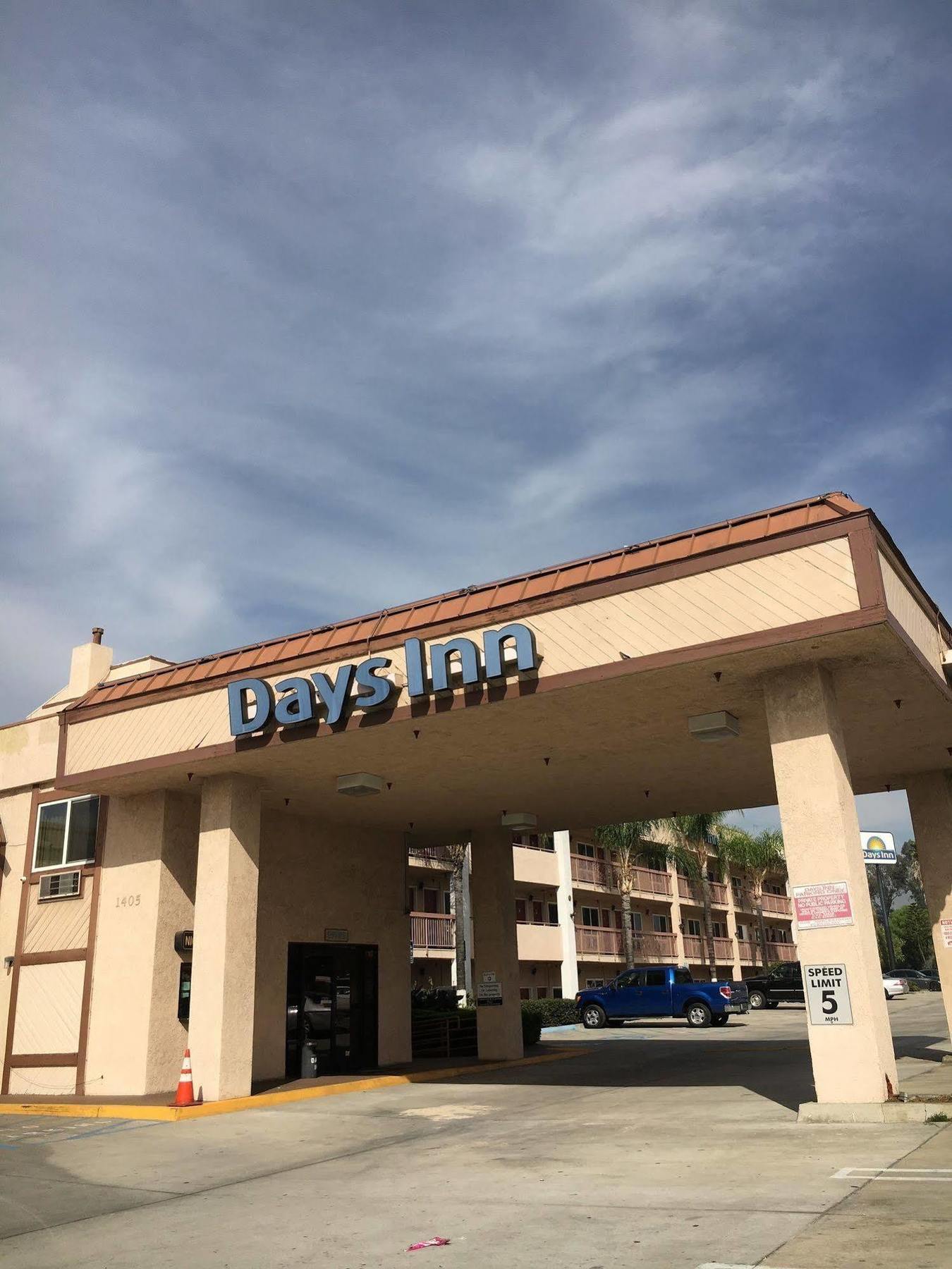 Days Inn By Wyndham Ontario Airport Exterior foto