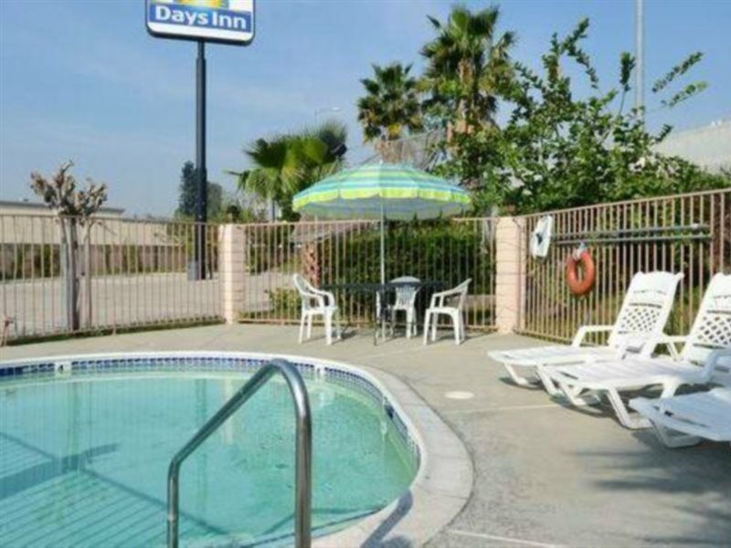 Days Inn By Wyndham Ontario Airport Exterior foto
